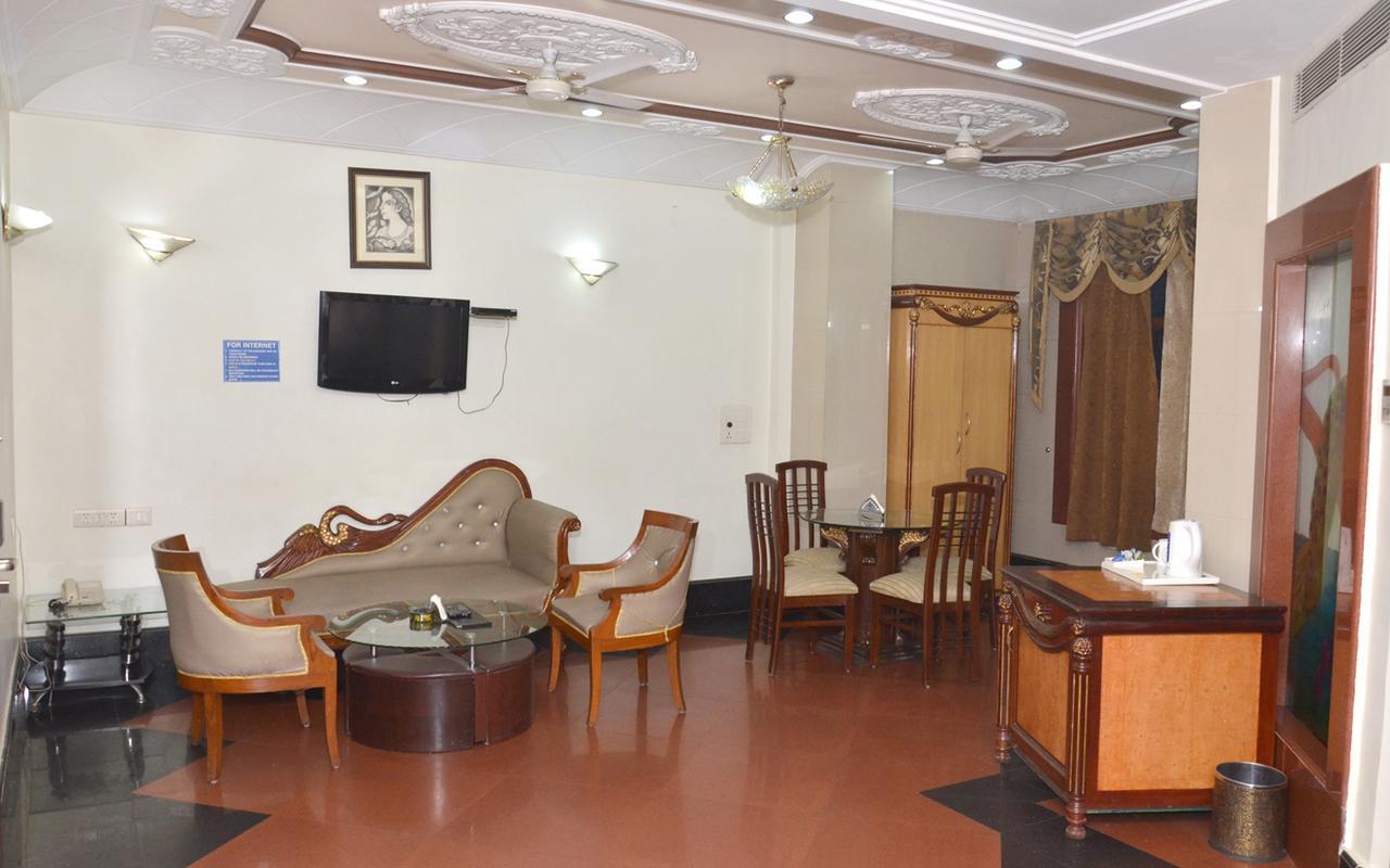 Delite Hotel Faridabad Exterior photo
